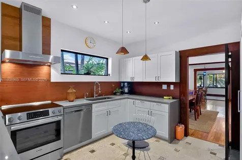 452 SW 21st Road Miami FL 33129