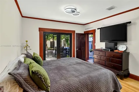 452 SW 21st Road Miami FL 33129