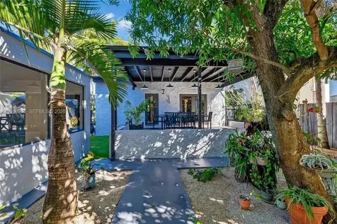 452 SW 21st Road Miami FL 33129