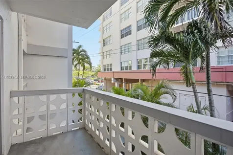 3133 S Ocean Drive Hallandale Beach FL 33009