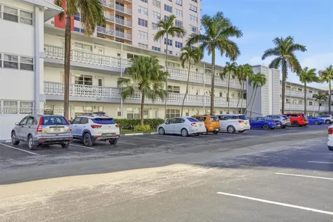 3133 S Ocean Drive Hallandale Beach FL 33009