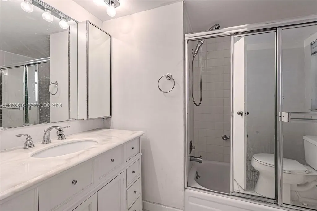 3959 Via Poinciana Lake Worth FL 33467