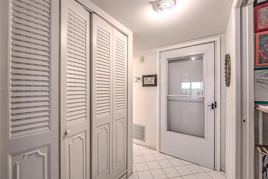 3959 Via Poinciana Lake Worth FL 33467