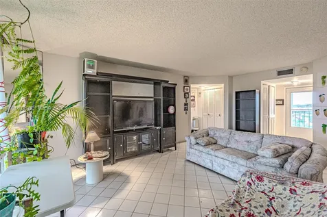 3959 Via Poinciana Lake Worth FL 33467