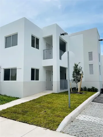 310 E 7th Street Hialeah FL 33010