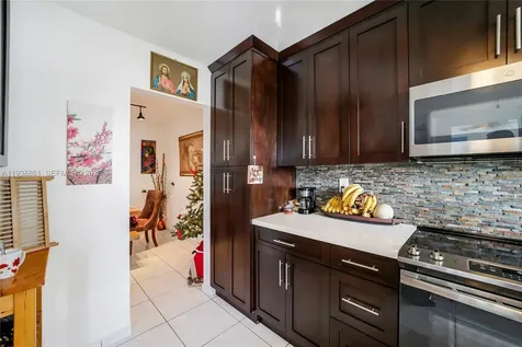 541 Blue Heron Hallandale Beach FL 33009