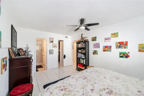 541 Blue Heron Hallandale Beach FL 33009