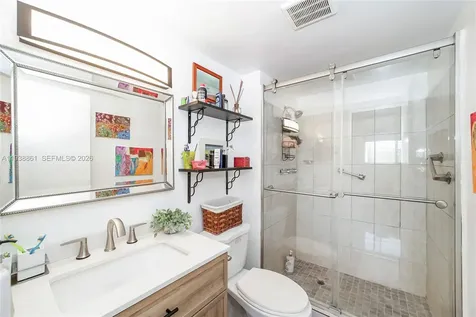 541 Blue Heron Hallandale Beach FL 33009