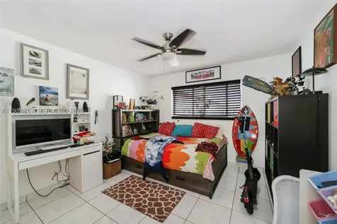 541 Blue Heron Hallandale Beach FL 33009