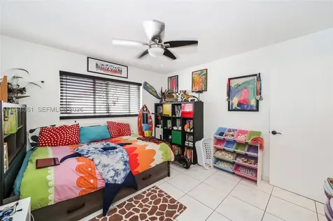 541 Blue Heron Hallandale Beach FL 33009