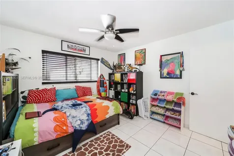 541 Blue Heron Hallandale Beach FL 33009