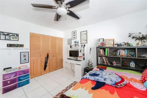 541 Blue Heron Hallandale Beach FL 33009