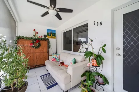 541 Blue Heron Hallandale Beach FL 33009