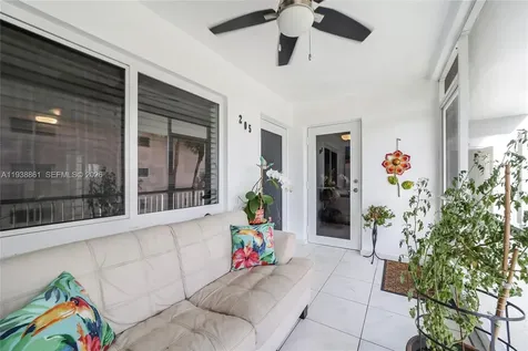 541 Blue Heron Hallandale Beach FL 33009