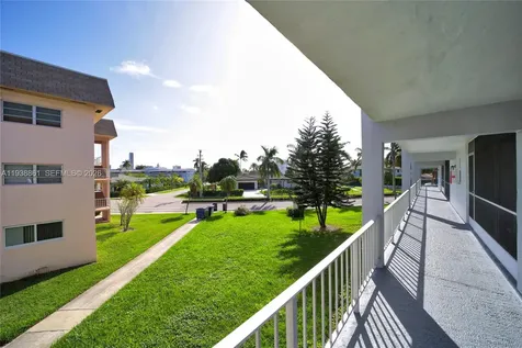 541 Blue Heron Hallandale Beach FL 33009