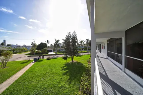 541 Blue Heron Hallandale Beach FL 33009