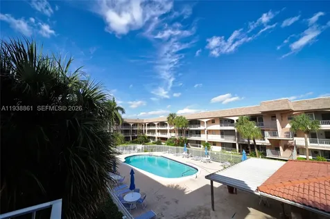 541 Blue Heron Hallandale Beach FL 33009