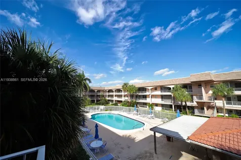 541 Blue Heron Hallandale Beach FL 33009