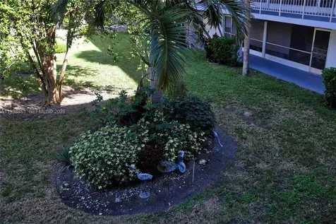 541 Blue Heron Hallandale Beach FL 33009