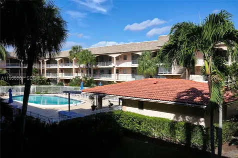 541 Blue Heron Hallandale Beach FL 33009