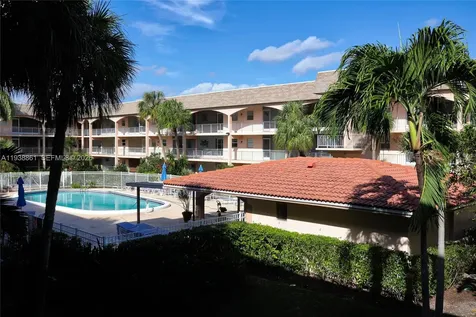 541 Blue Heron Hallandale Beach FL 33009