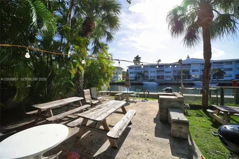 541 Blue Heron Hallandale Beach FL 33009
