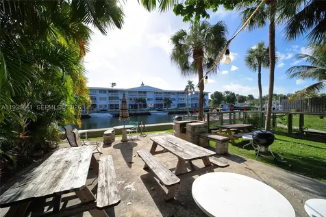 541 Blue Heron Hallandale Beach FL 33009