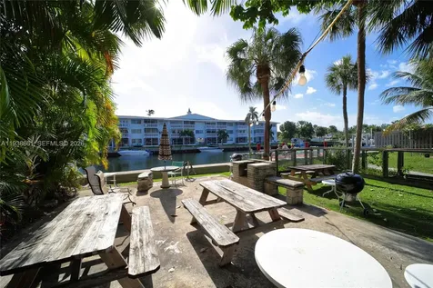 541 Blue Heron Hallandale Beach FL 33009