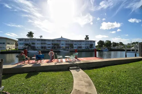 541 Blue Heron Hallandale Beach FL 33009