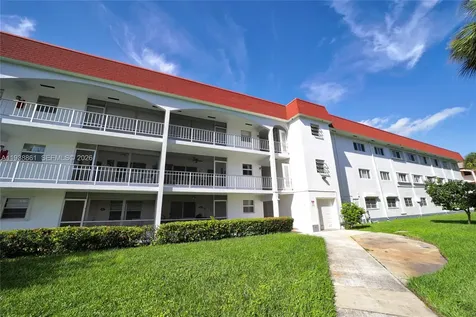 541 Blue Heron Hallandale Beach FL 33009