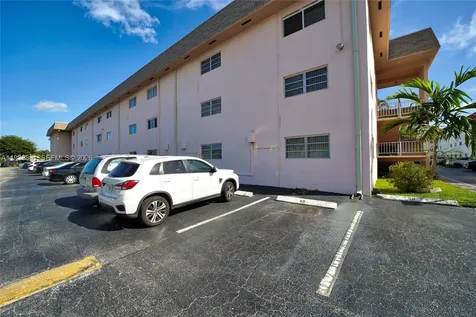 541 Blue Heron Hallandale Beach FL 33009