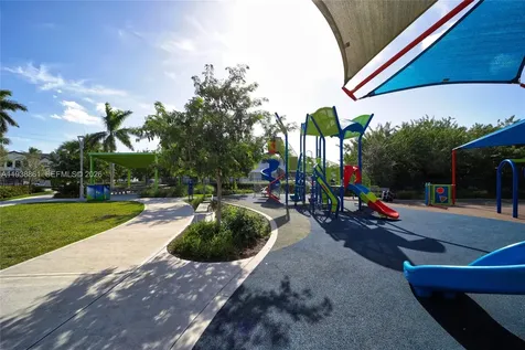 541 Blue Heron Hallandale Beach FL 33009