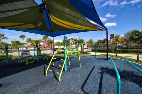541 Blue Heron Hallandale Beach FL 33009
