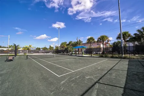 541 Blue Heron Hallandale Beach FL 33009