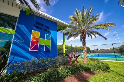 541 Blue Heron Hallandale Beach FL 33009