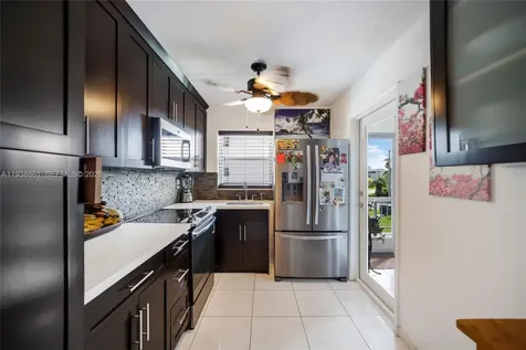 541 Blue Heron Hallandale Beach FL 33009