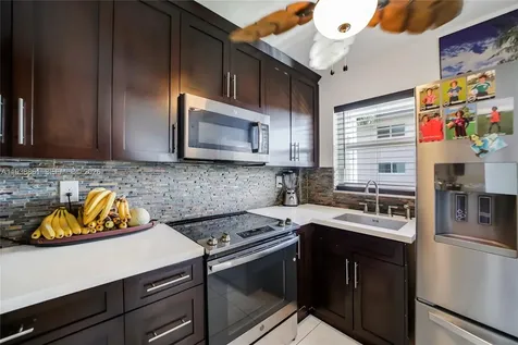 541 Blue Heron Hallandale Beach FL 33009