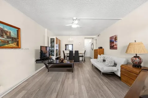 421 NE 14th Avenue Hallandale Beach FL 33009