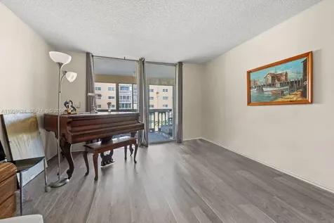 421 NE 14th Avenue Hallandale Beach FL 33009