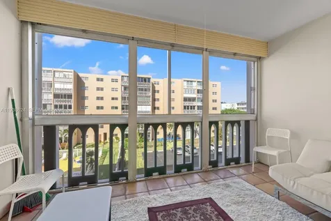 421 NE 14th Avenue Hallandale Beach FL 33009