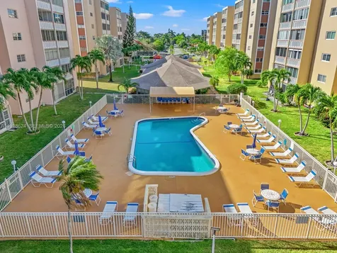421 NE 14th Avenue Hallandale Beach FL 33009