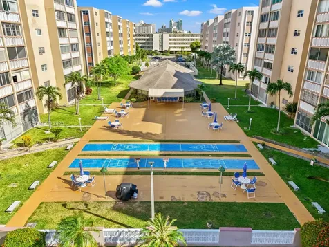 421 NE 14th Avenue Hallandale Beach FL 33009