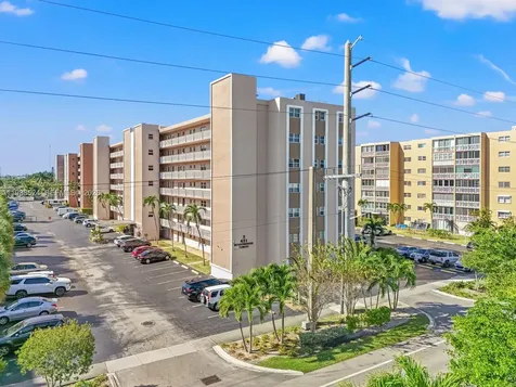 421 NE 14th Avenue Hallandale Beach FL 33009