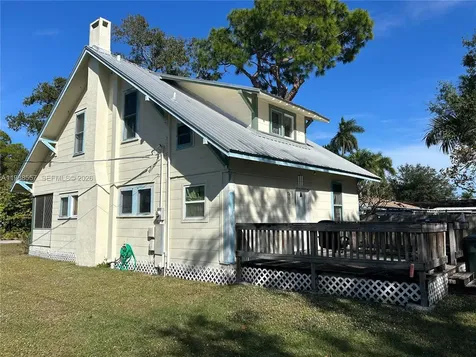 2817 8th Avenue W Bradenton FL 34205