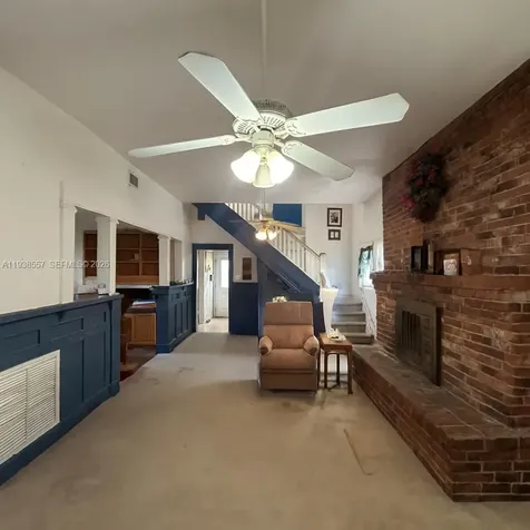 2817 8th Avenue W Bradenton FL 34205