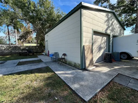 2817 8th Avenue W Bradenton FL 34205