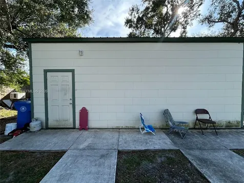 2817 8th Avenue W Bradenton FL 34205