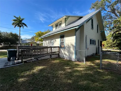 2817 8th Avenue W Bradenton FL 34205