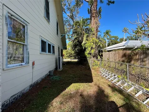 2817 8th Avenue W Bradenton FL 34205