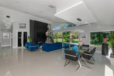 15221 N Laurel Lane N Pembroke Pines FL 33027